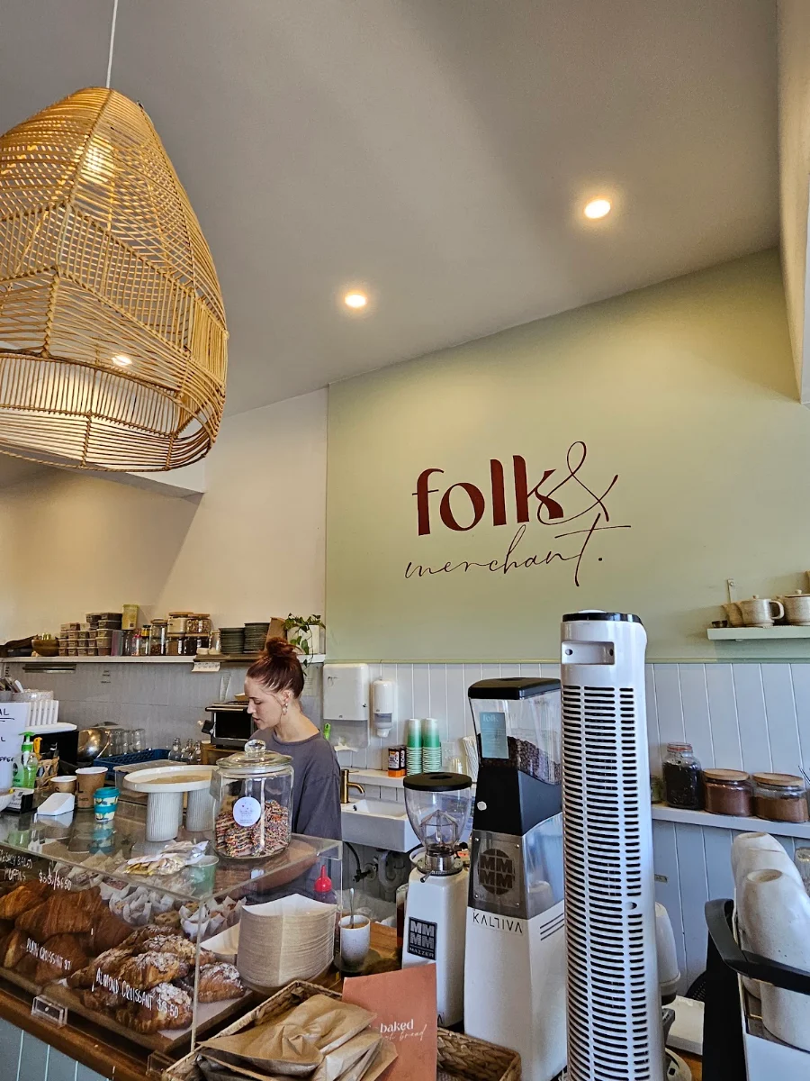 Vibe, Folk & Merchant