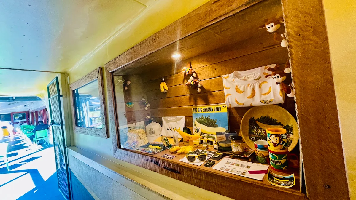 Vibe, Bananas cafe