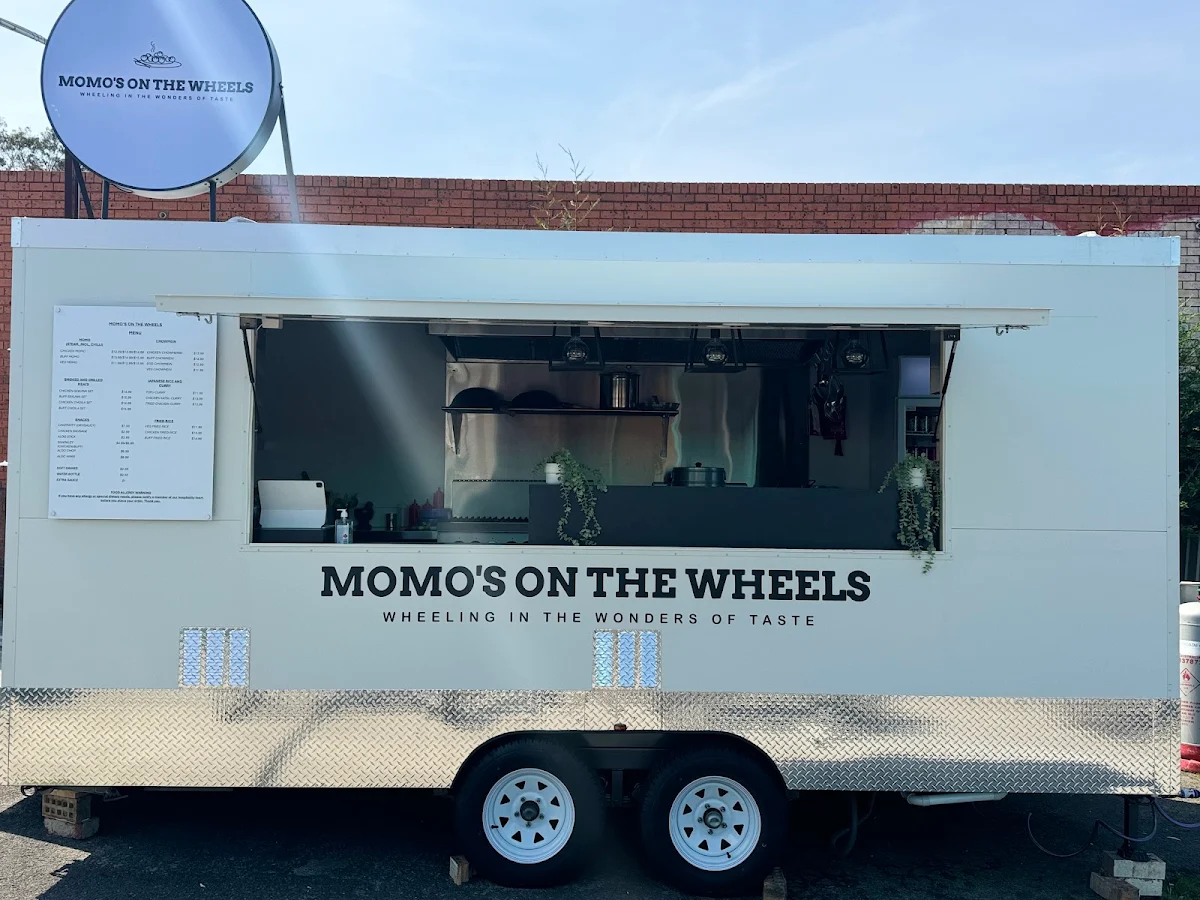 Menu, Momo's on the Wheels