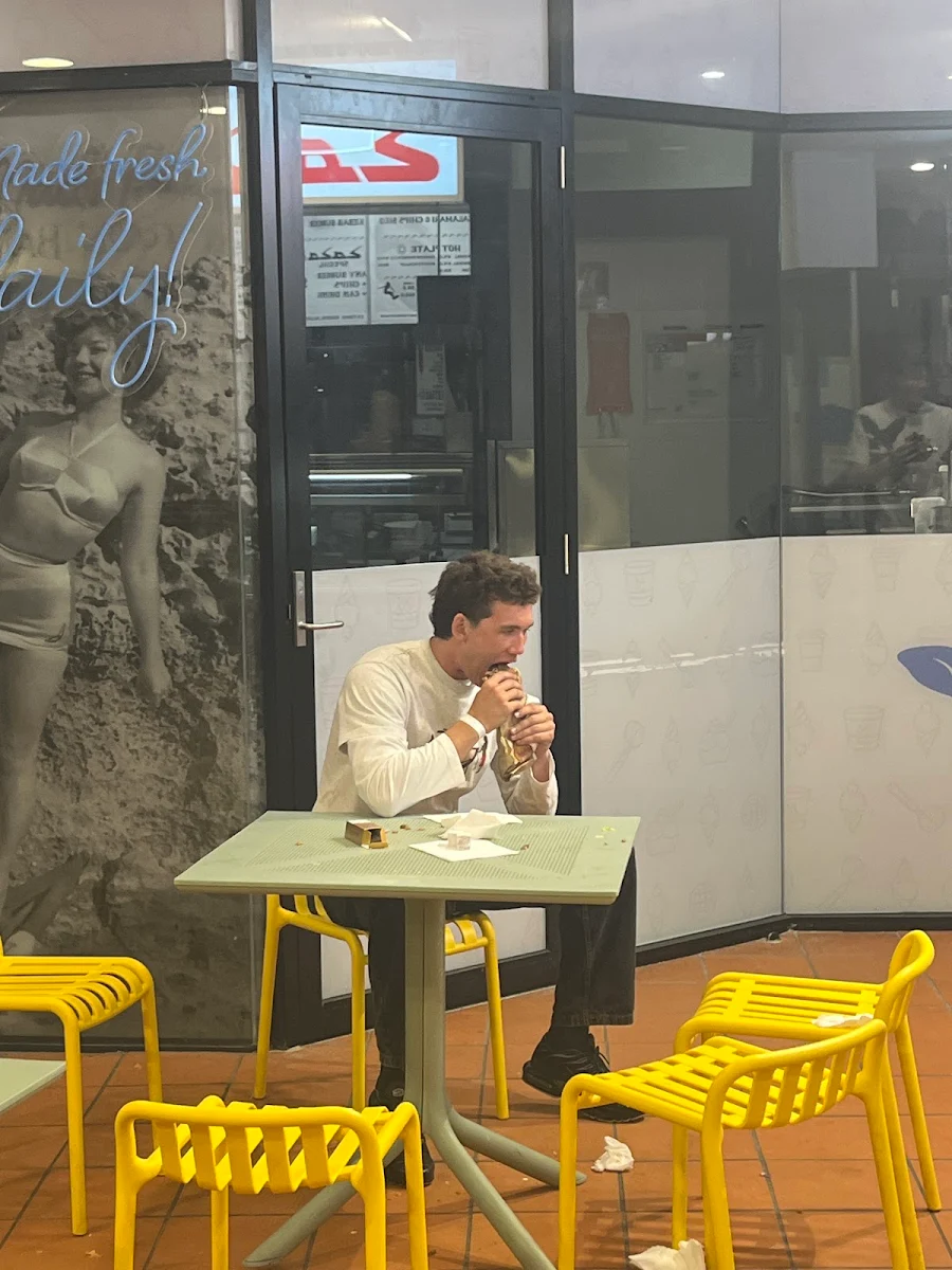 Vibe, Zaza Kebabs