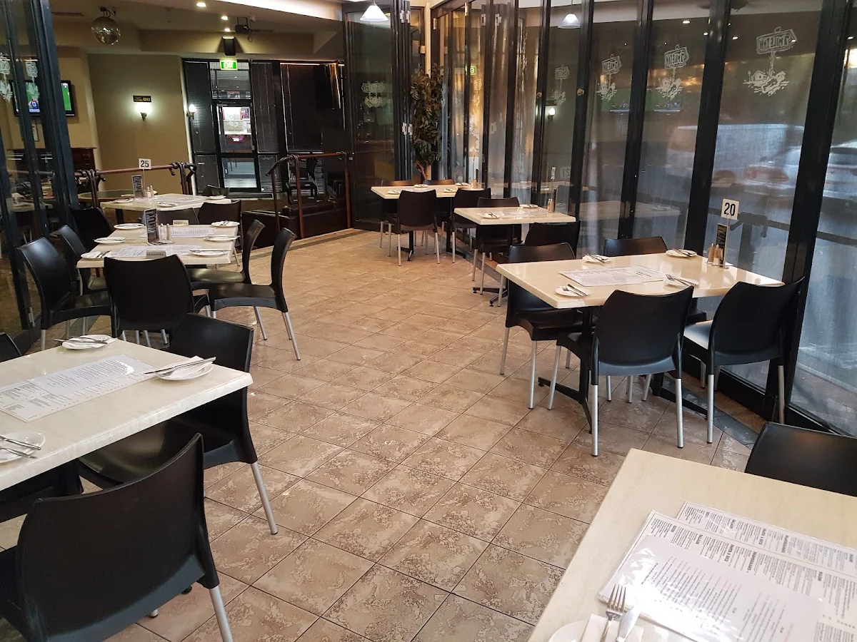 Vibe, Seven Mile Bar & Bistro