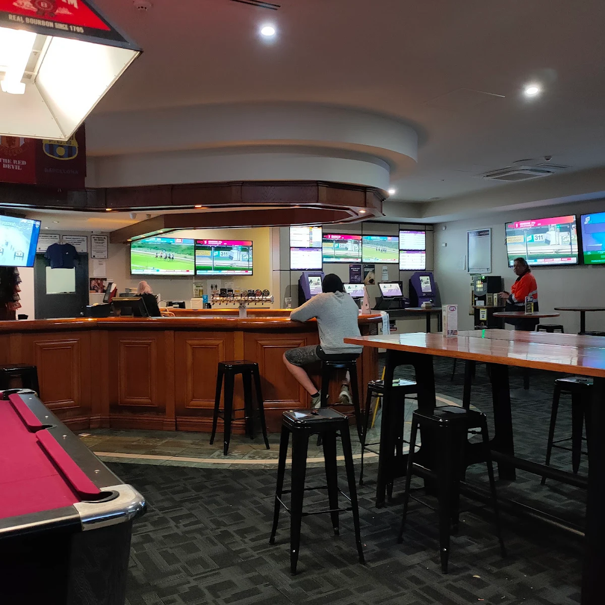 Vibe, Seven Mile Bar & Bistro