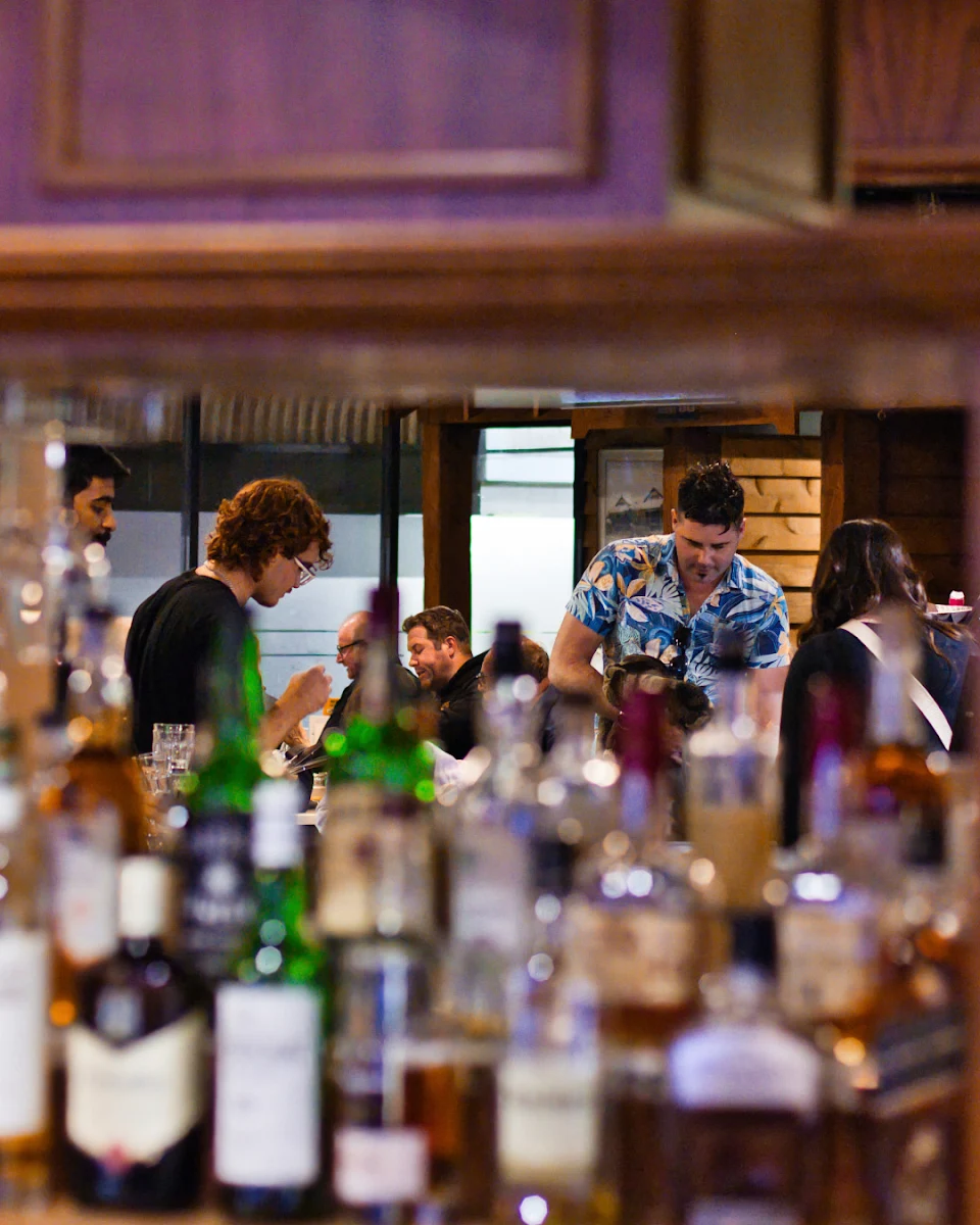 Vibe, Seven Mile Bar & Bistro