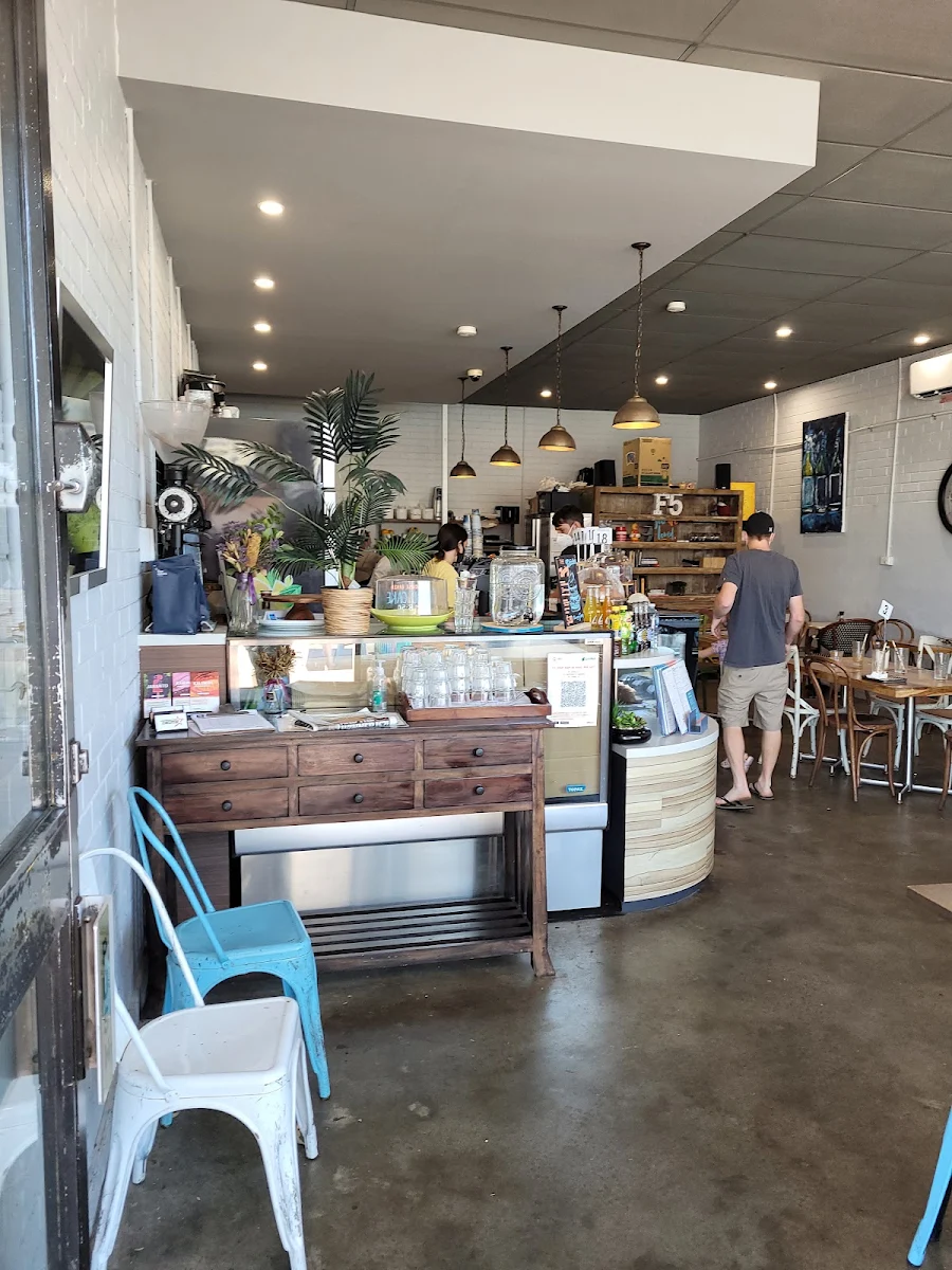 Vibe, BurgerFans Belmont (by F5)