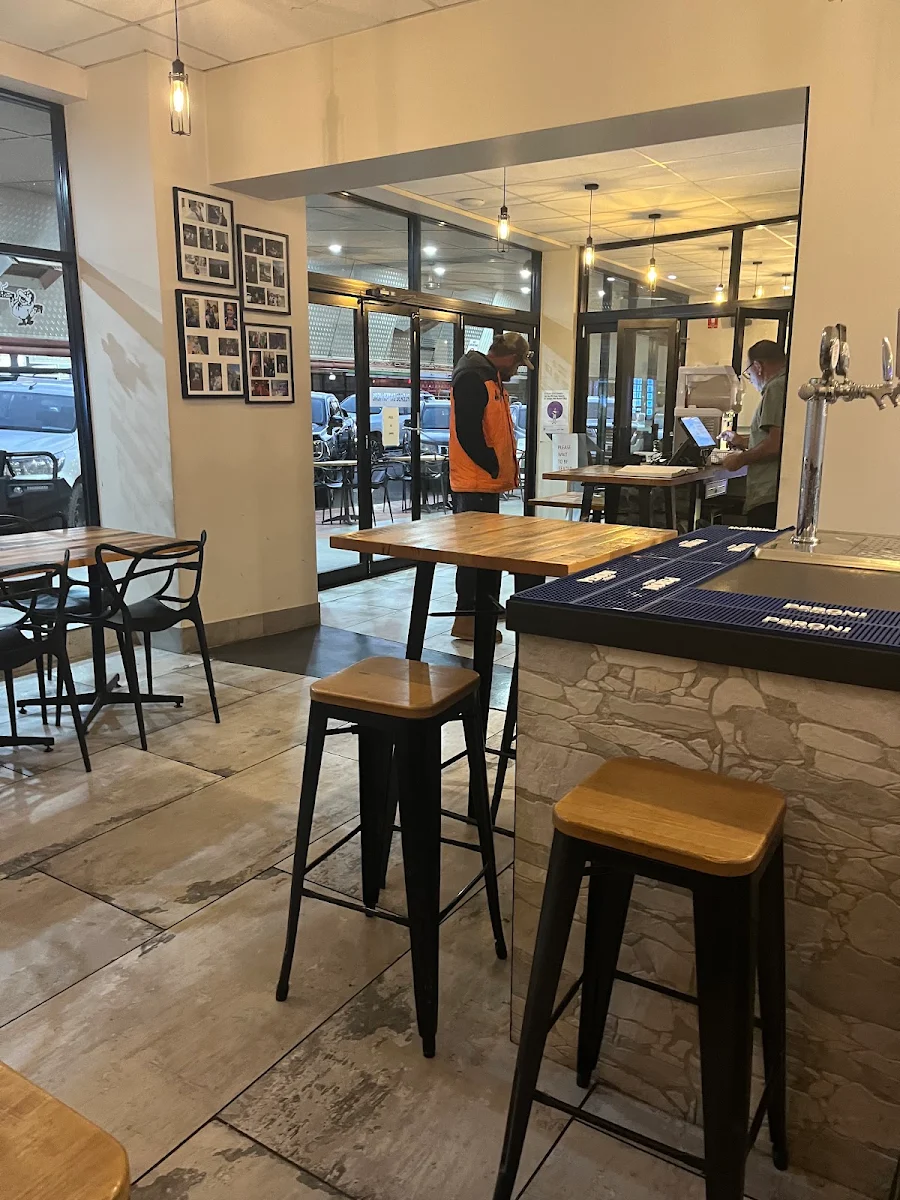 Vibe, Quo-Vadis Restaurant & Pizza Parlour