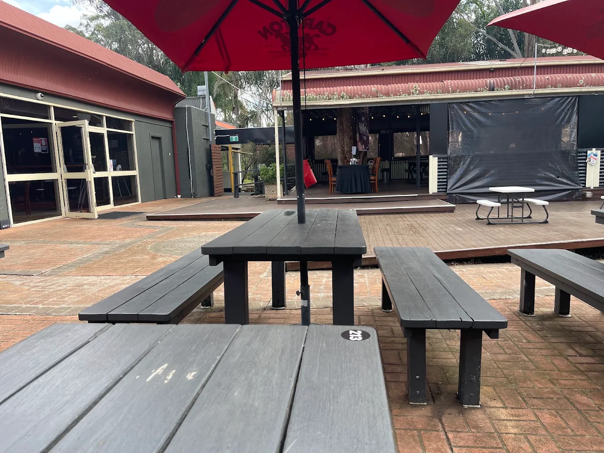 Vibe, Lockies Hotel