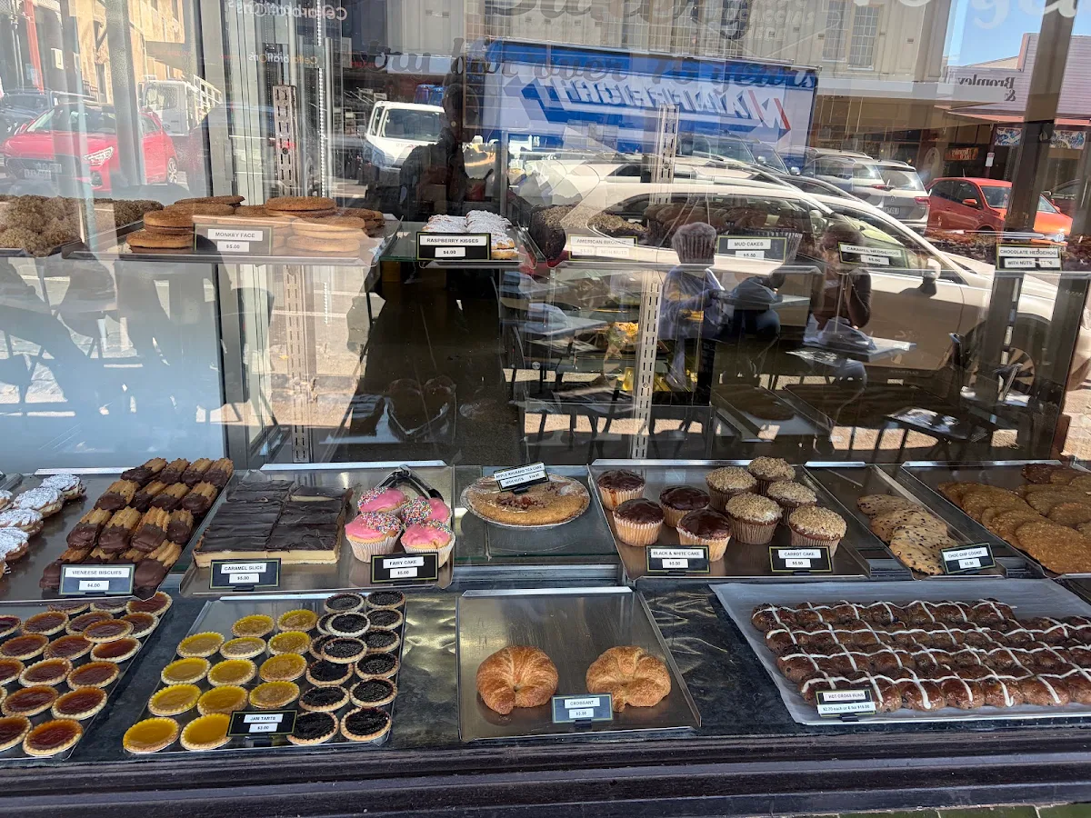 Vibe, Pastry King Cafe/Bakery