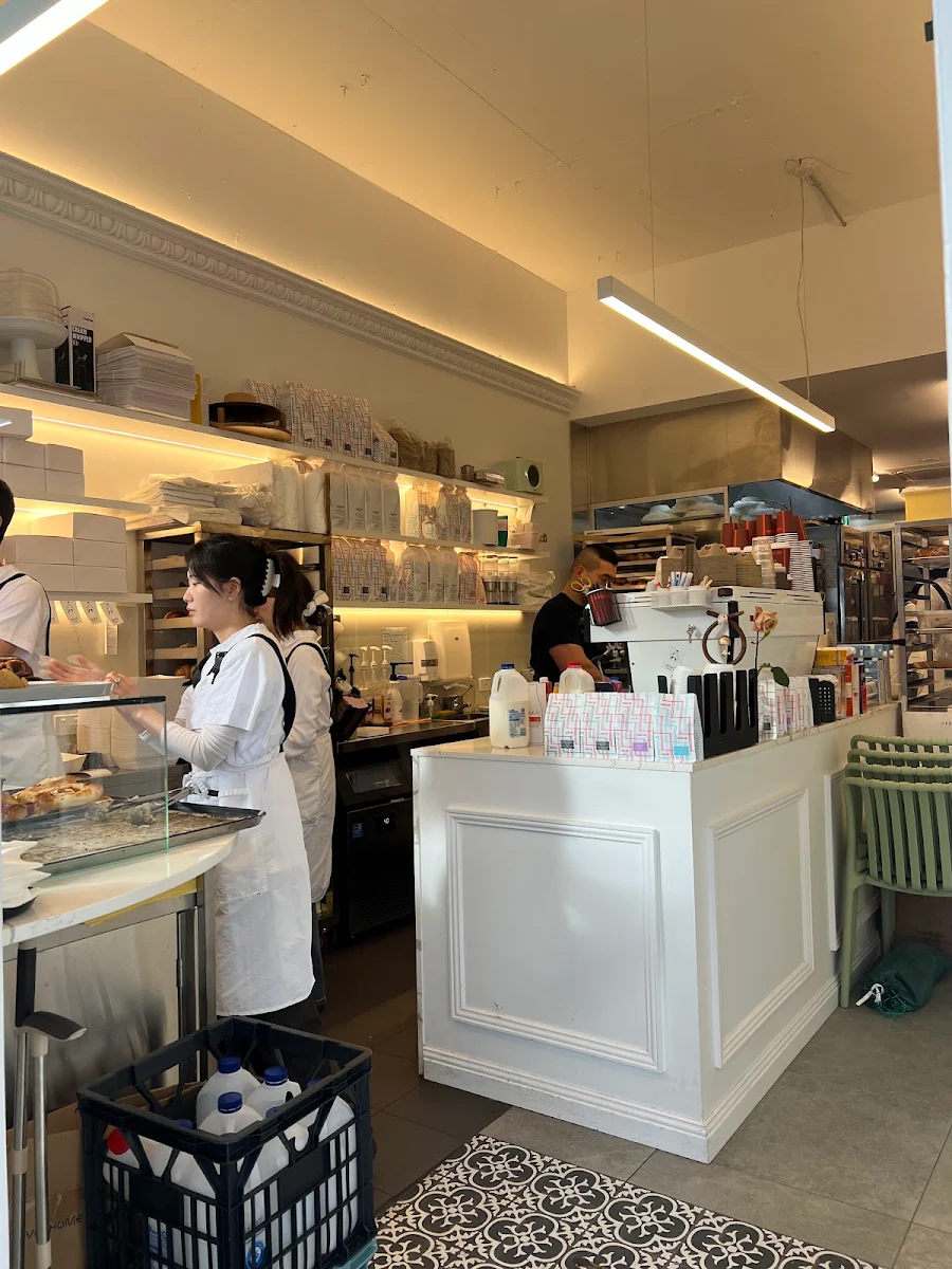 Vibe, Sofé Bakery