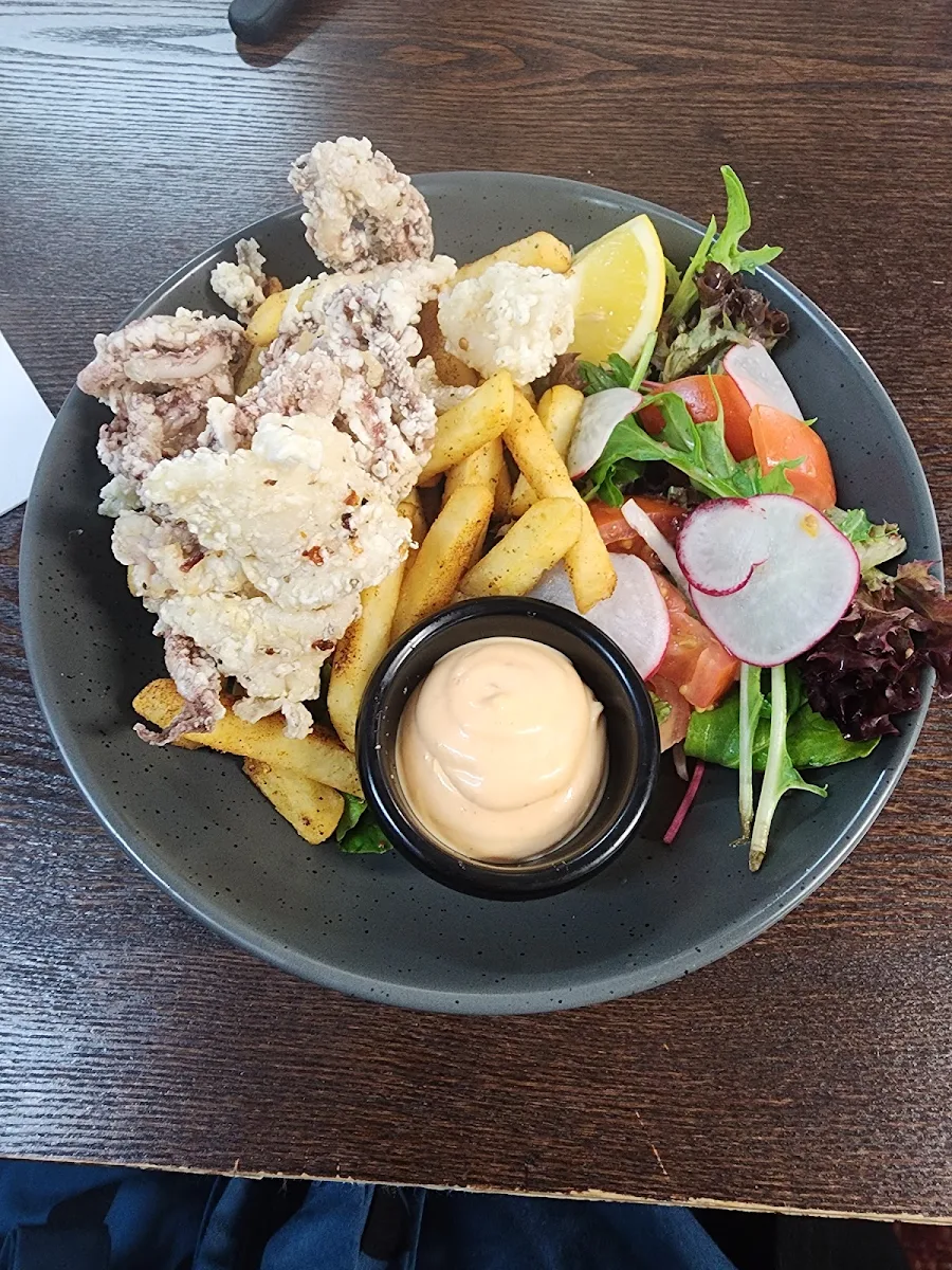 Food & drink, Old Bar Tavern