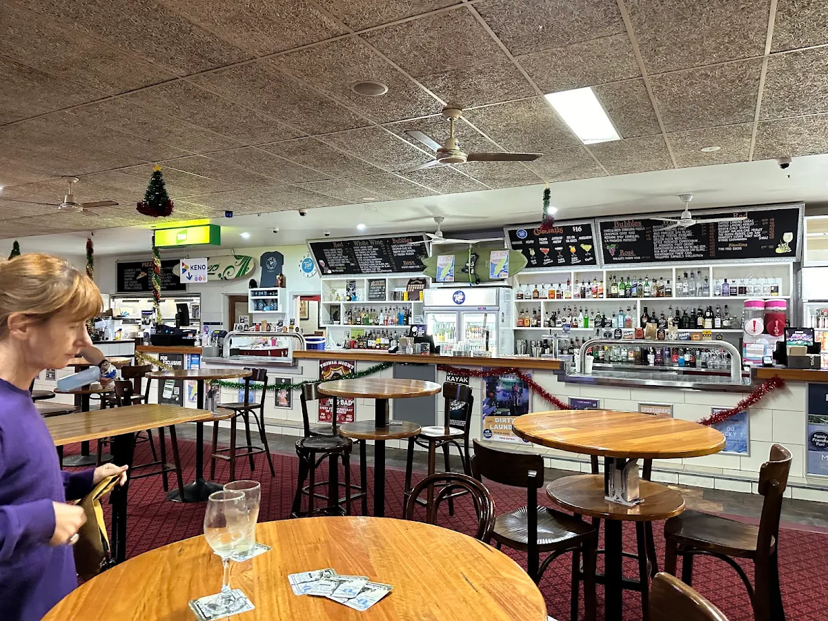 Vibe, Old Bar Tavern