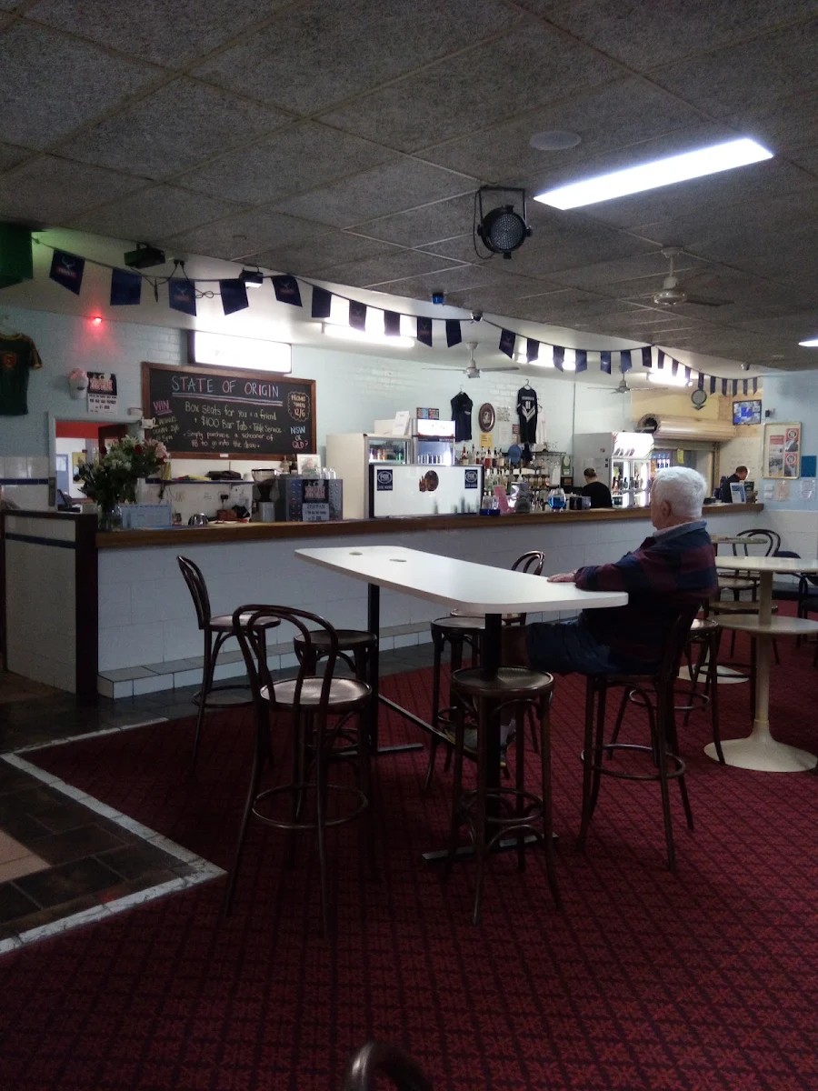 Vibe, Old Bar Tavern