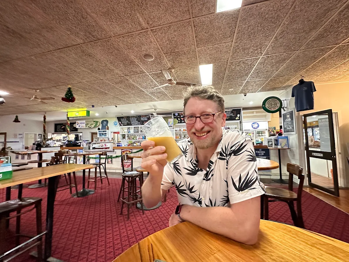 Vibe, Old Bar Tavern