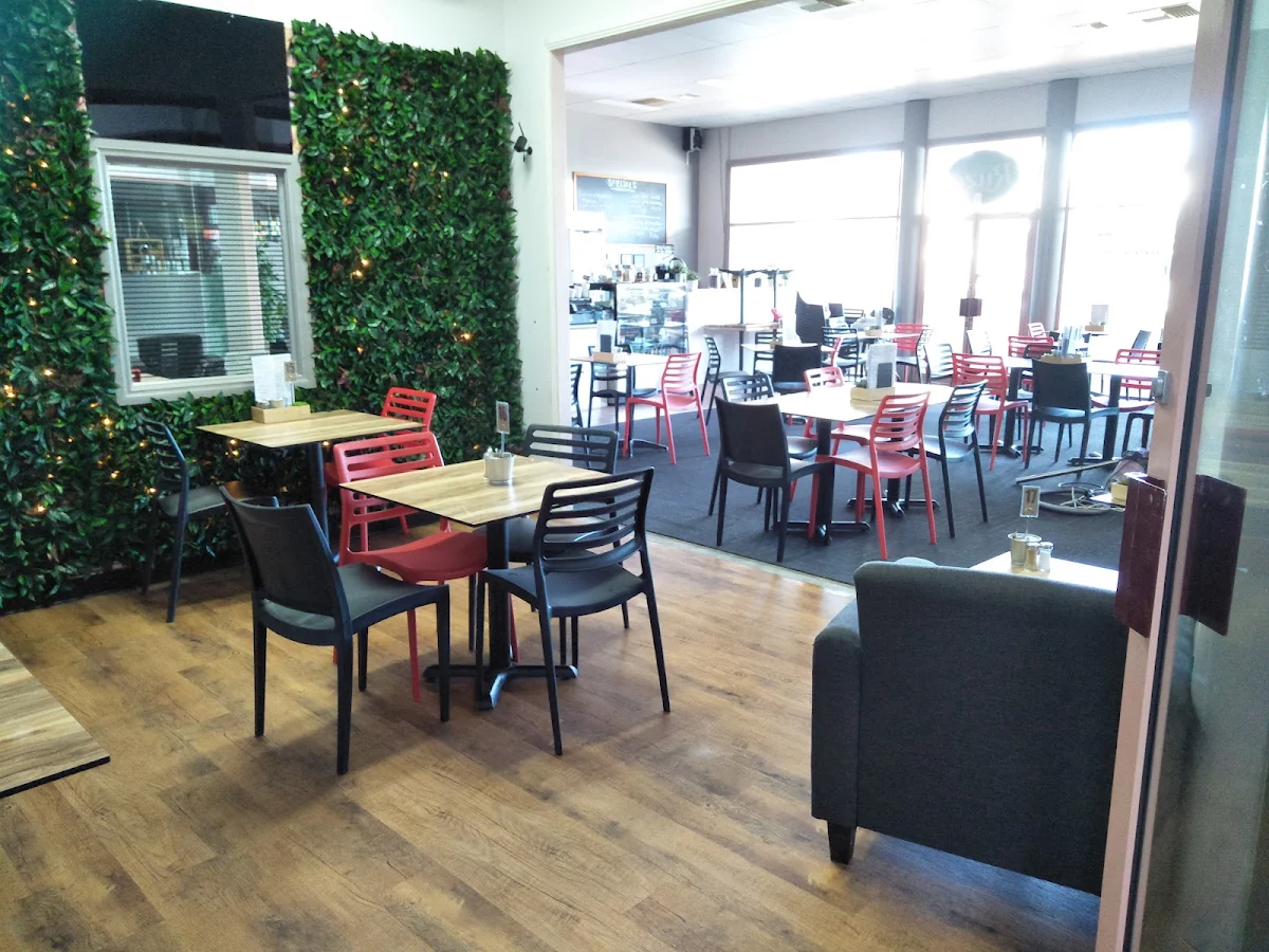 Vibe, Cafe Ruze