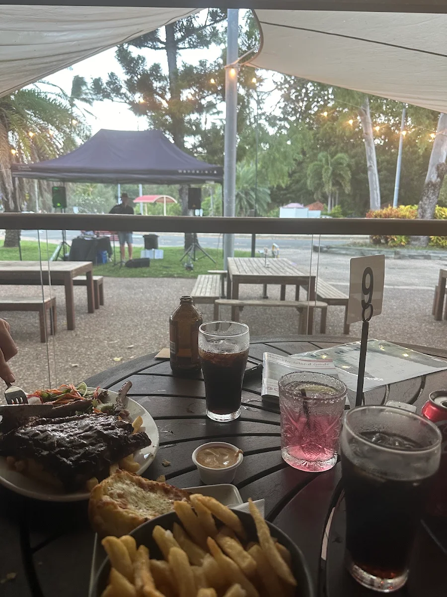 Food & drink, Picnic Bay Hotel