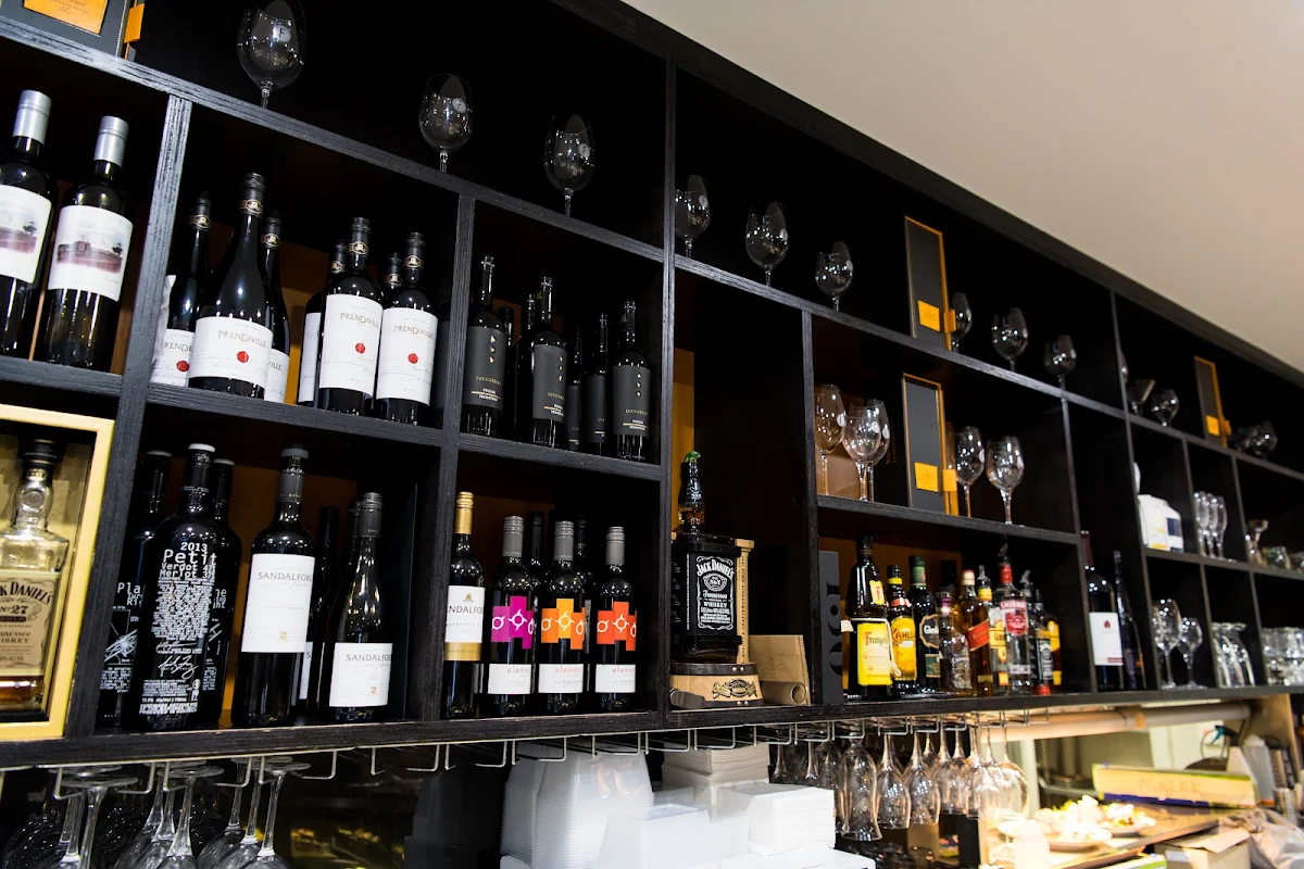 Vibe, Flinderz Cafe & Restaurant