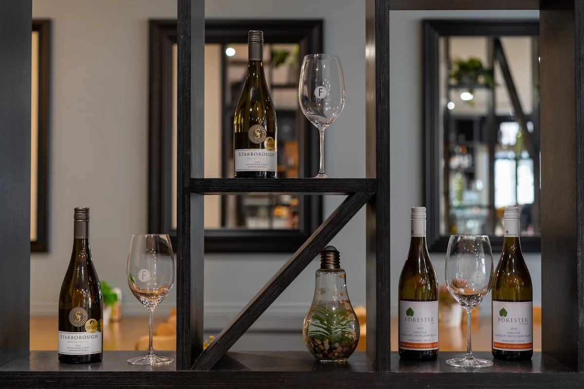 Vibe, Flinderz Cafe & Restaurant