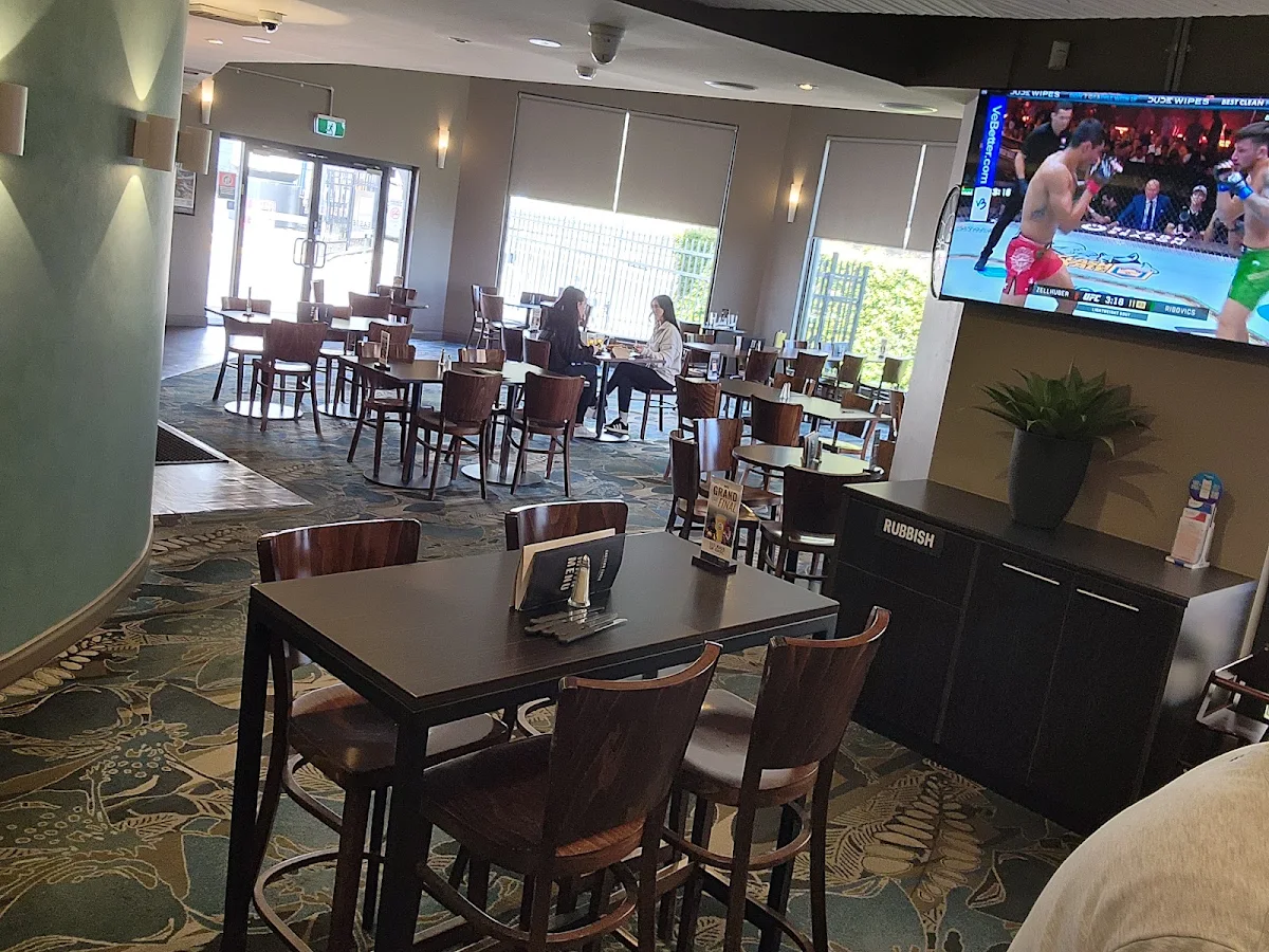 Vibe, Eastern Creek Tavern
