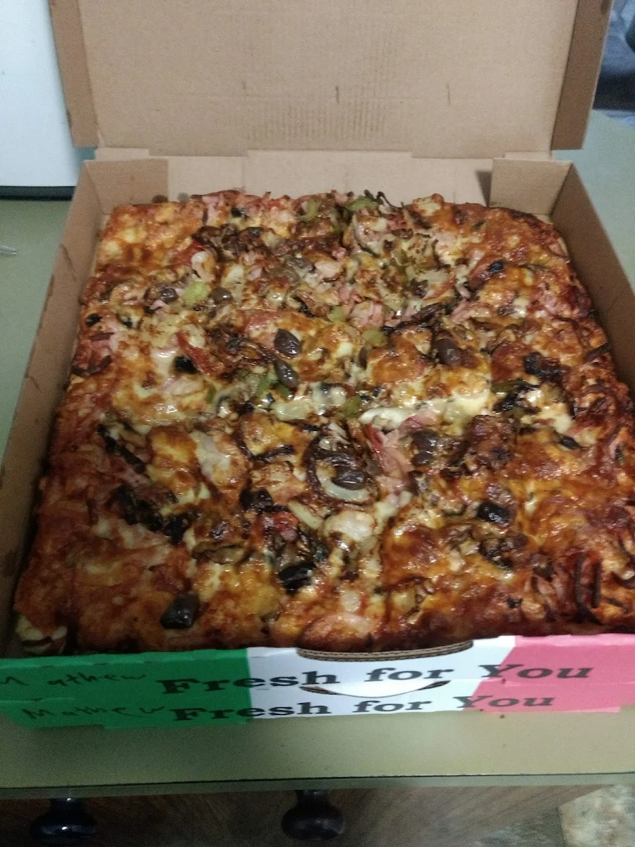 Food & drink, Bruce's Ozzie Pizza