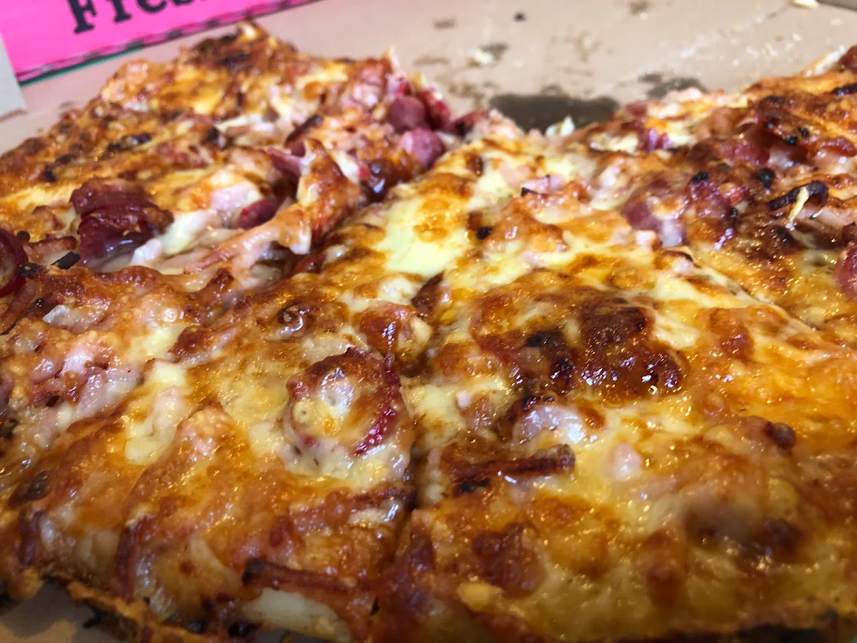 Food & drink, Bruce's Ozzie Pizza