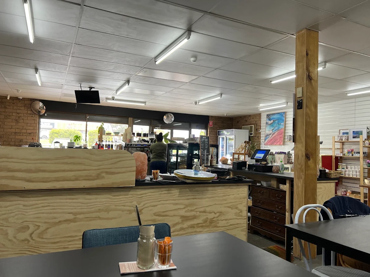 Vibe, Grounded Lonsdale