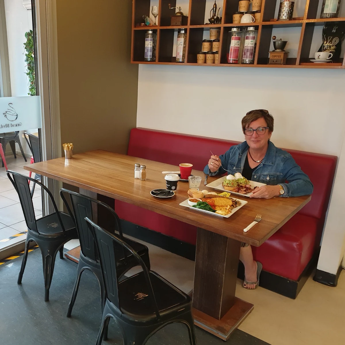 Vibe, Grand Boulevard Cafe