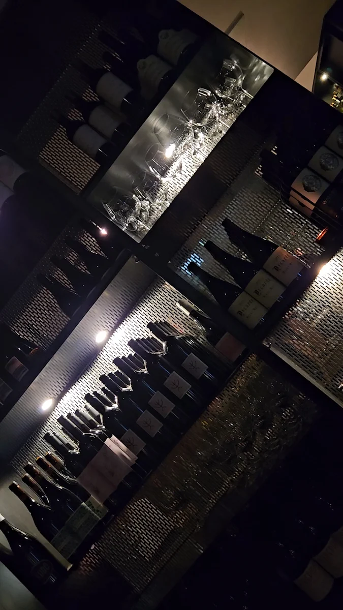 Vibe, Shadow Bar & Kitchen