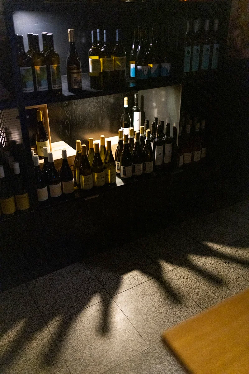 Vibe, Shadow Bar & Kitchen