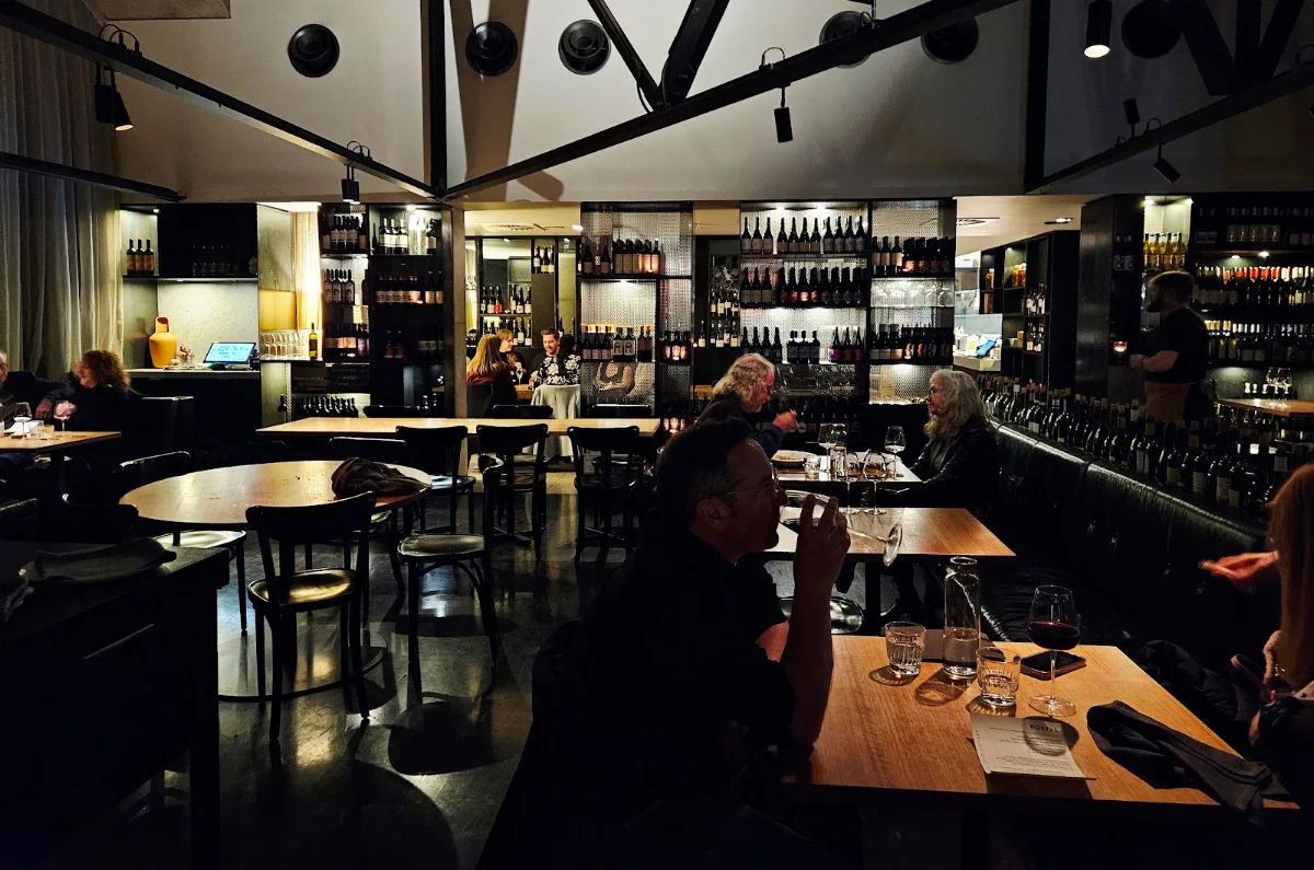 Vibe, Shadow Bar & Kitchen