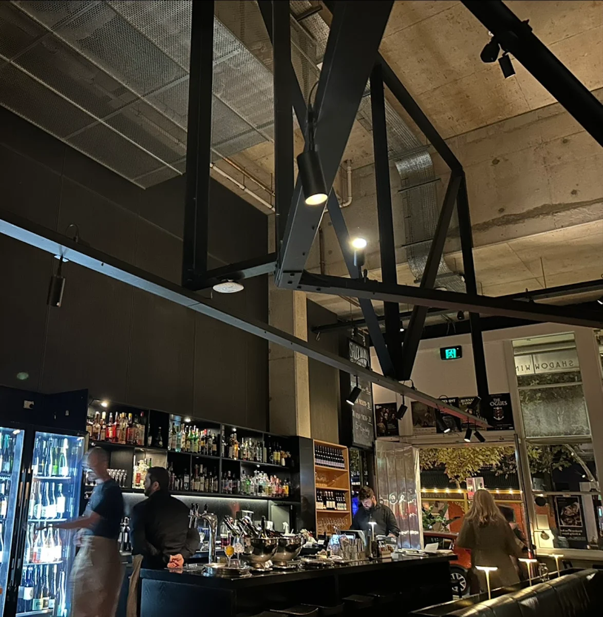 Vibe, Shadow Bar & Kitchen