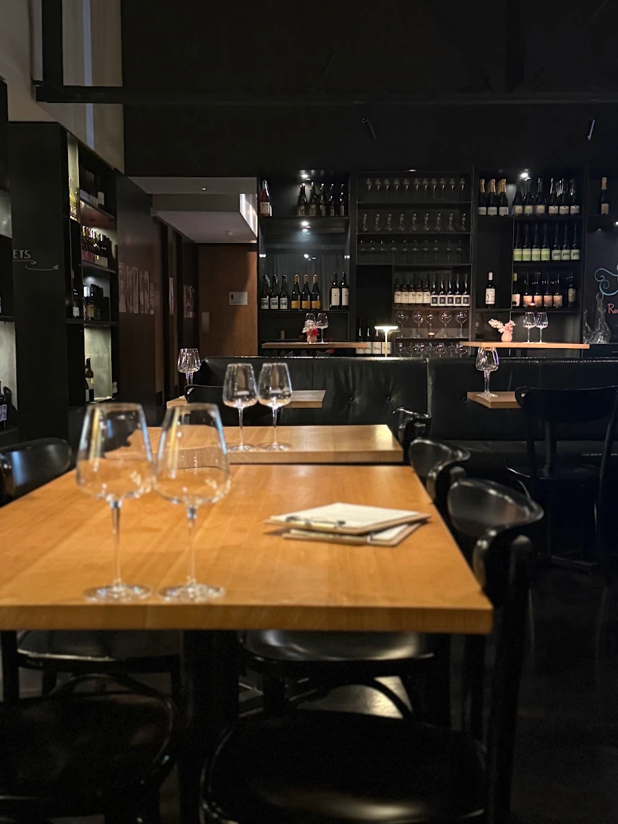 Vibe, Shadow Bar & Kitchen