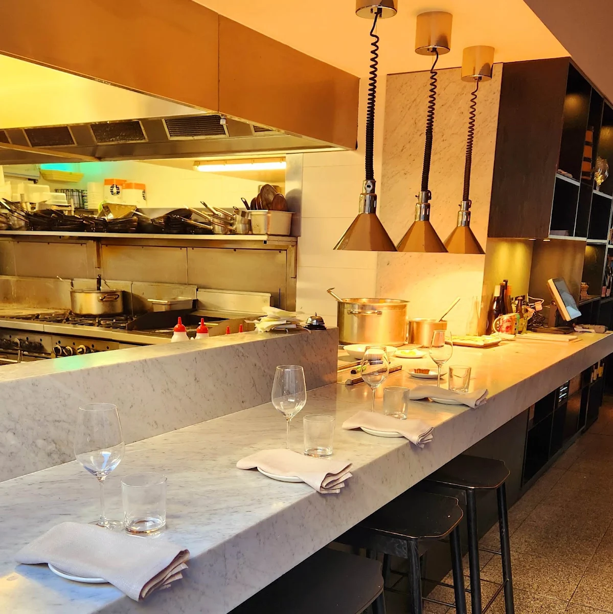 Vibe, Shadow Bar & Kitchen