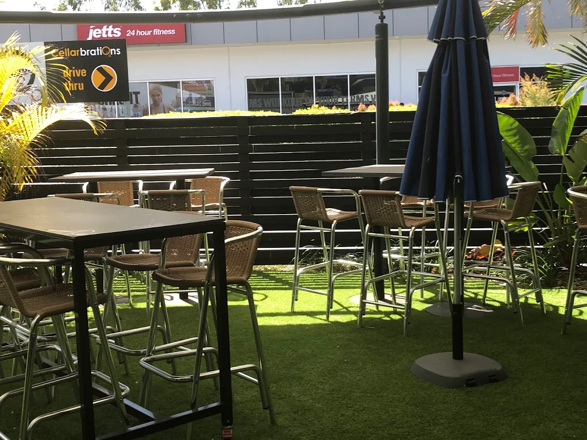Vibe, Narangba Valley Tavern