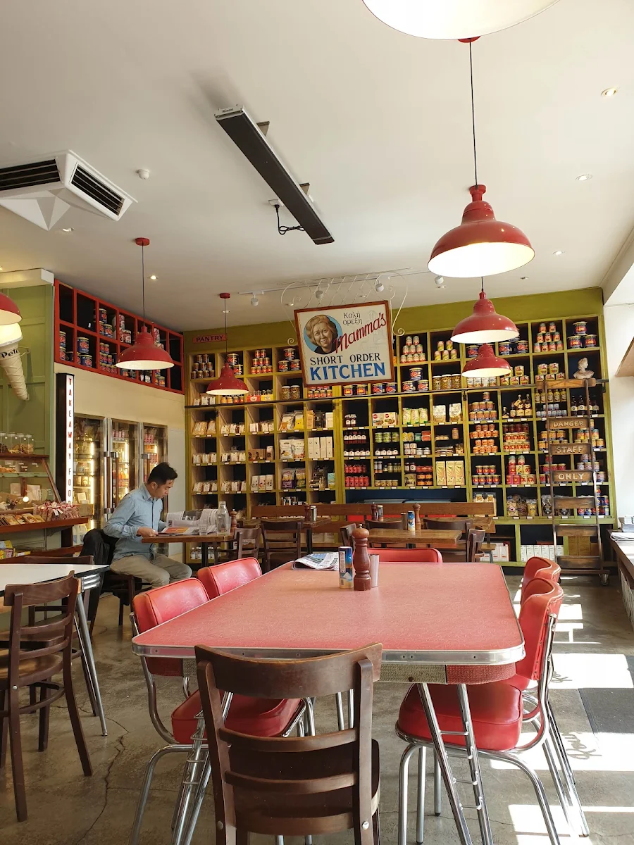 Vibe, Rowena Corner Store