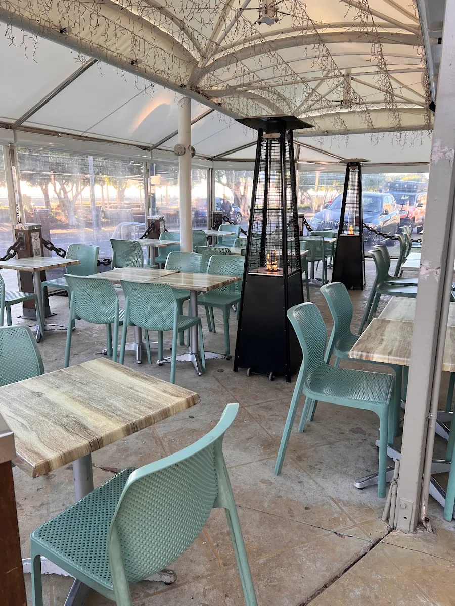 Vibe, Pelican's Nest Cafe
