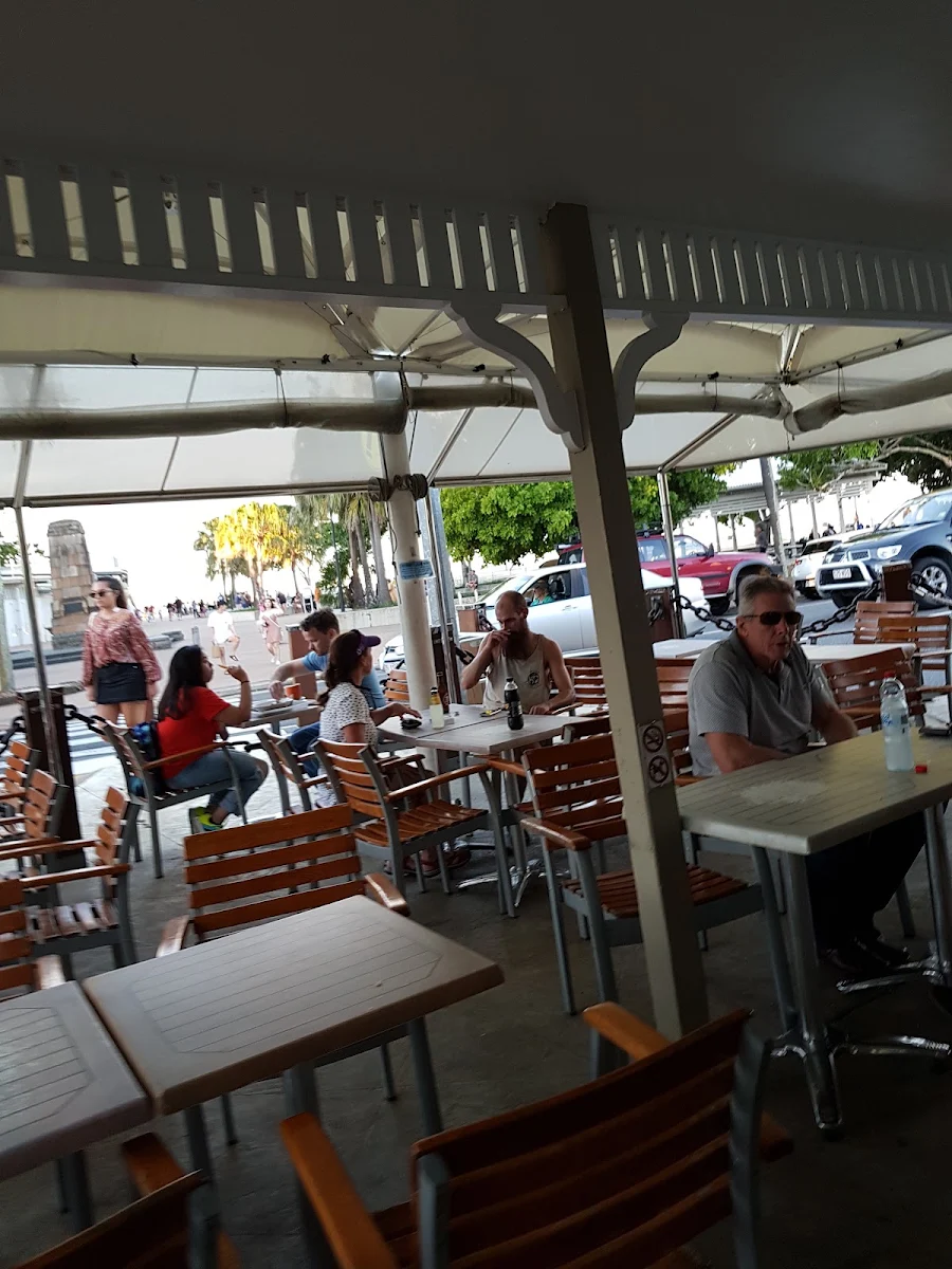 Vibe, Pelican's Nest Cafe