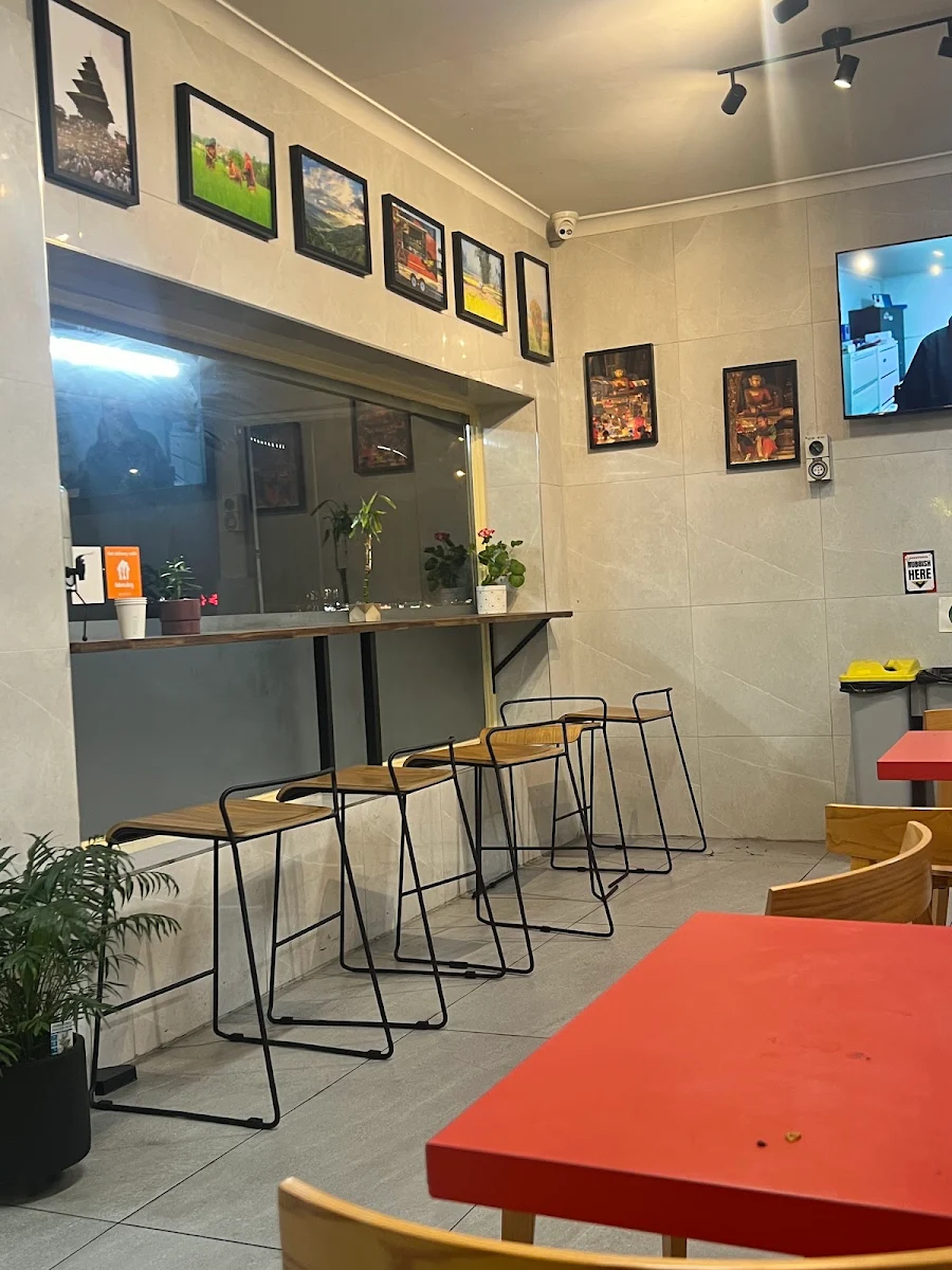 Vibe, MOMO MATES KILBURN