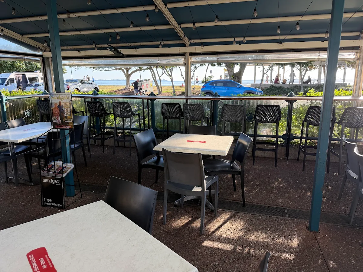 Vibe, Doug's Seafood Cafe