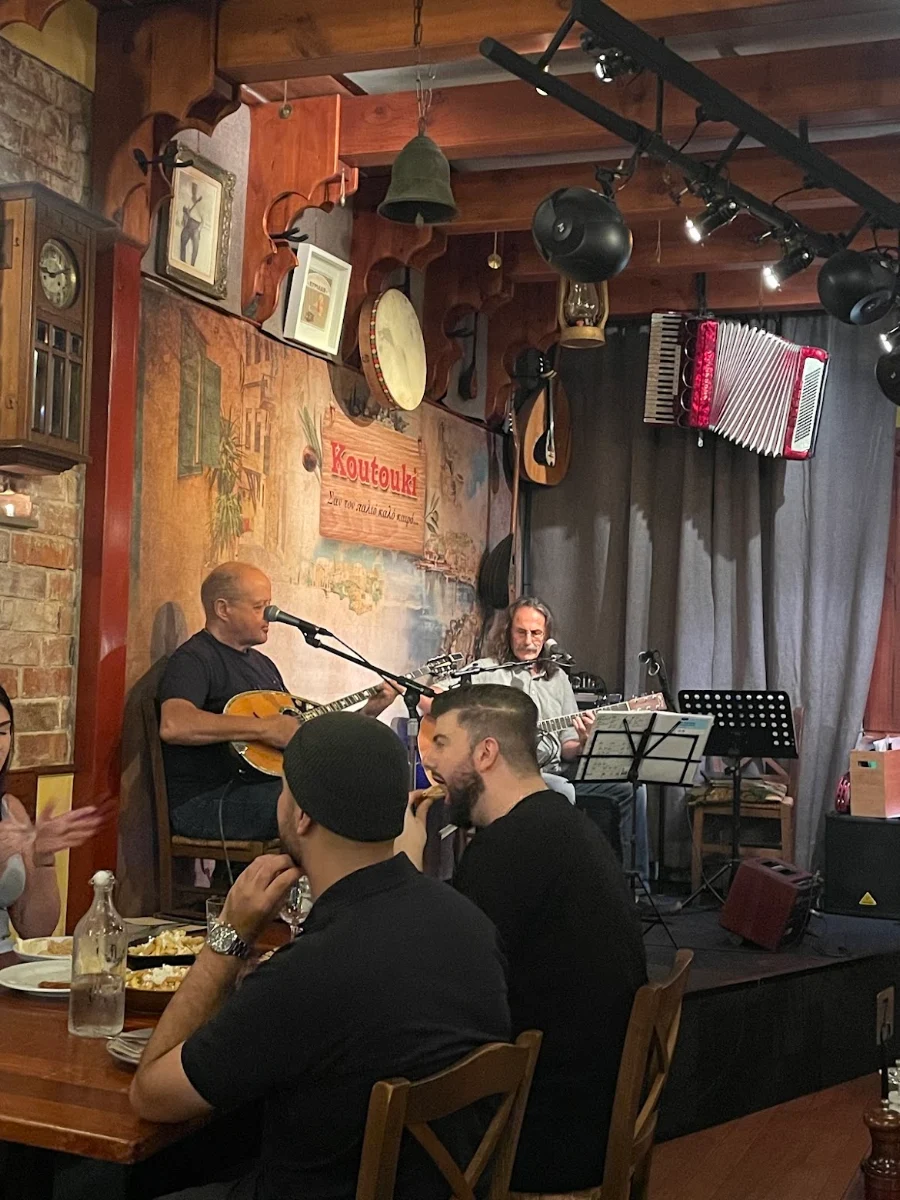 Vibe, Koutouki Greek Tavern