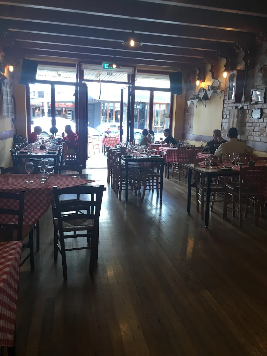 Vibe, Koutouki Greek Tavern