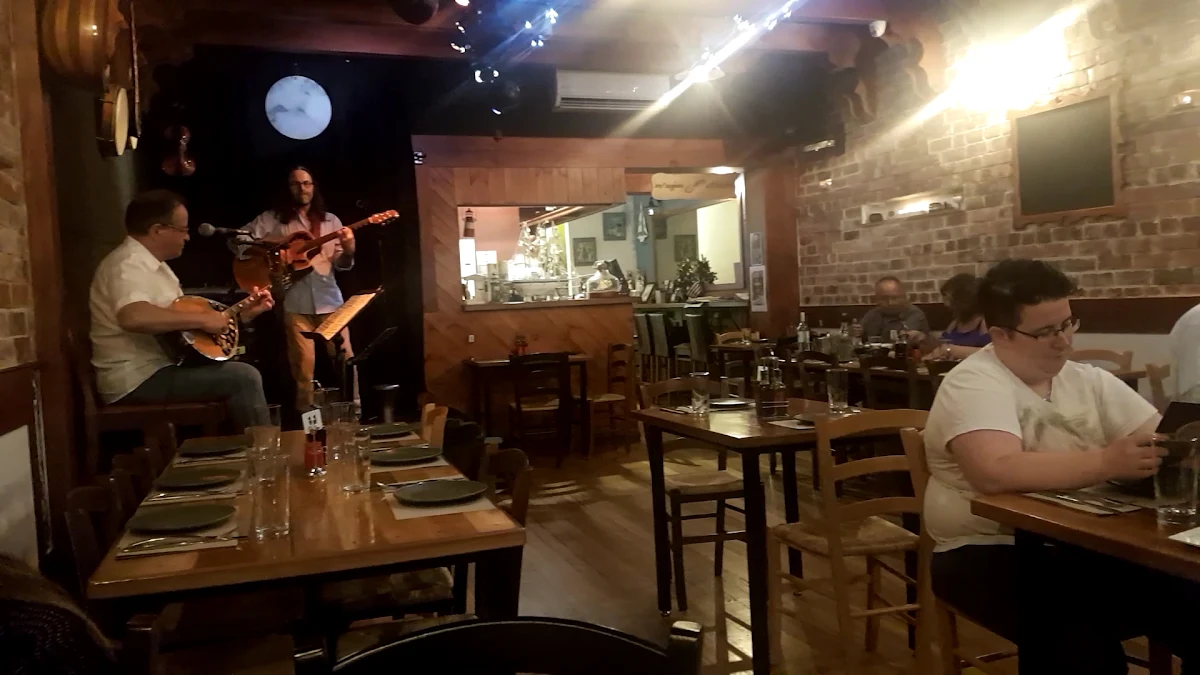 Vibe, Koutouki Greek Tavern