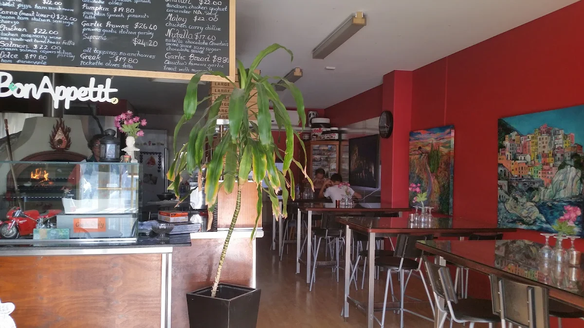 Vibe, Ciao Amici Wood Fired Pizza & Pasta