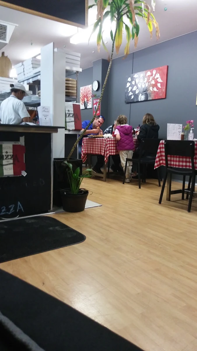 Vibe, Ciao Amici Wood Fired Pizza & Pasta