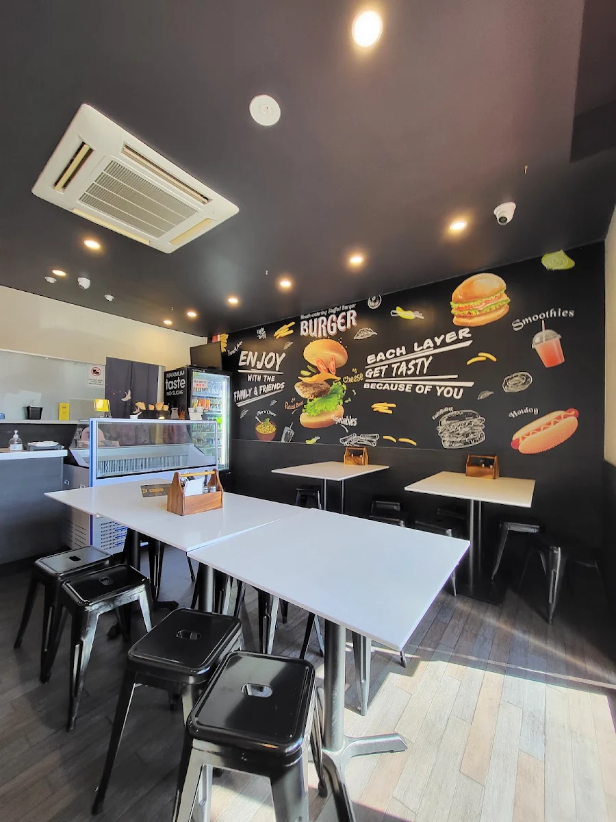 Vibe, Burger Village