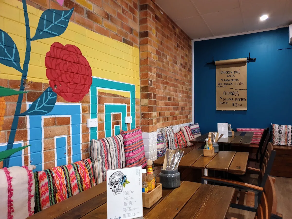 Vibe, Tres Salsas - Mexican Restaurant Cantina