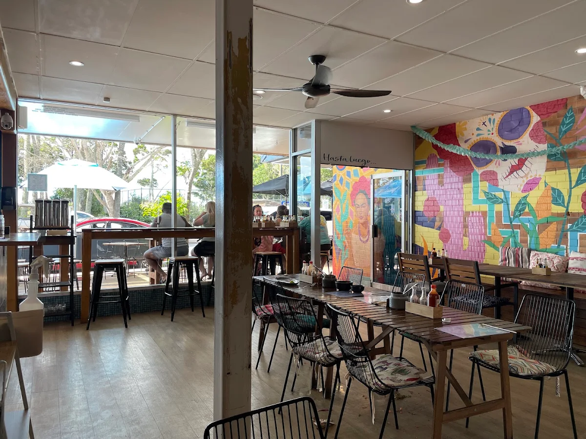 Vibe, Tres Salsas - Mexican Restaurant Cantina