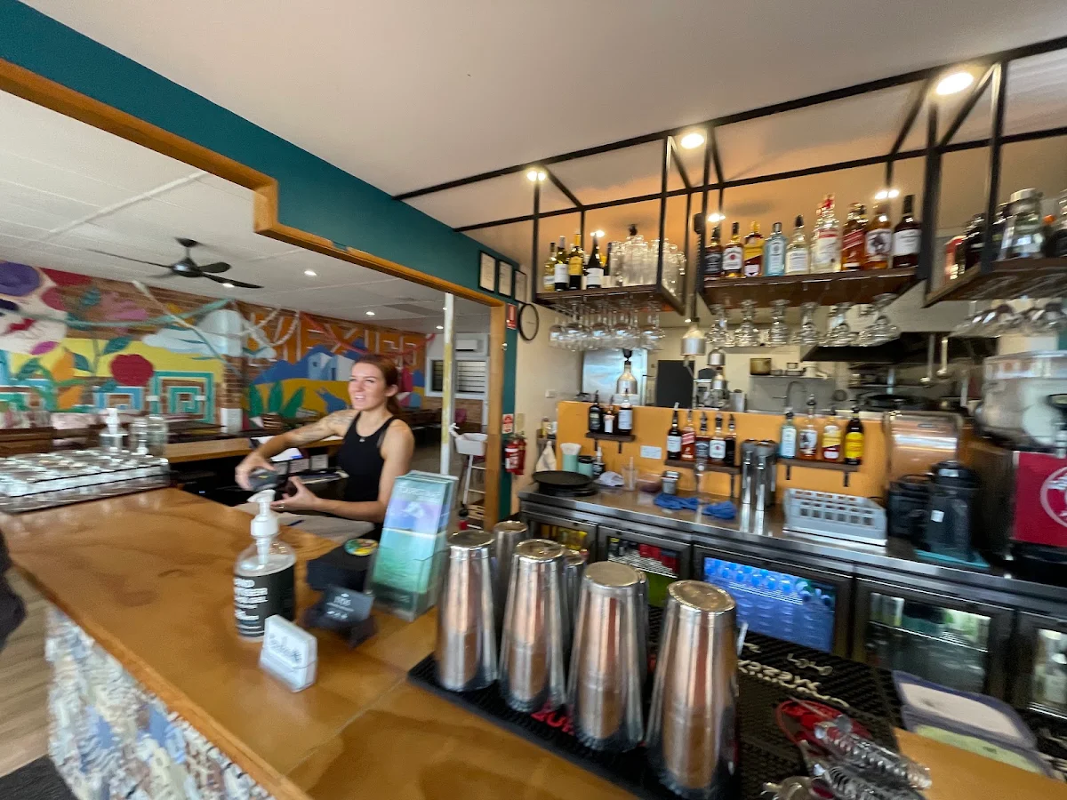 Vibe, Tres Salsas - Mexican Restaurant Cantina
