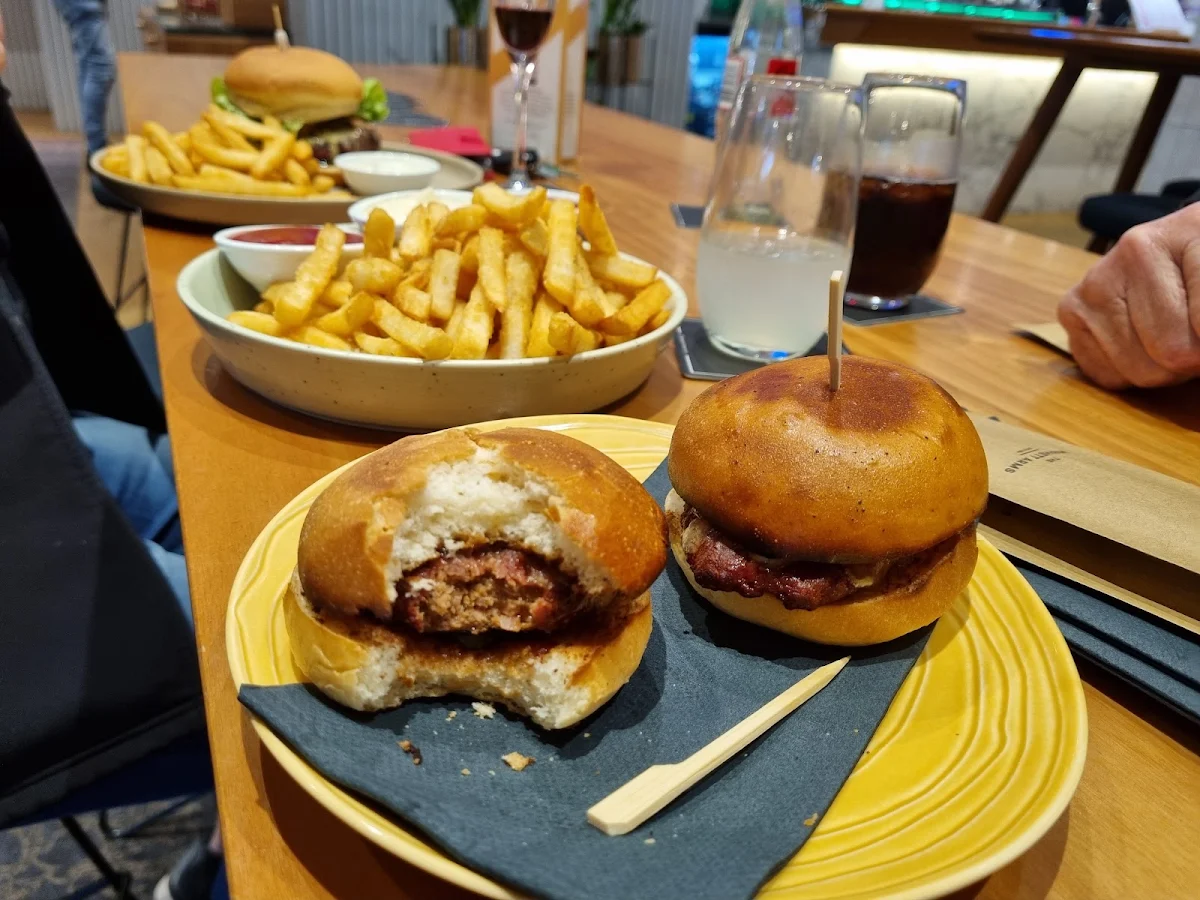 Food & drink, Morphett Arms Hotel