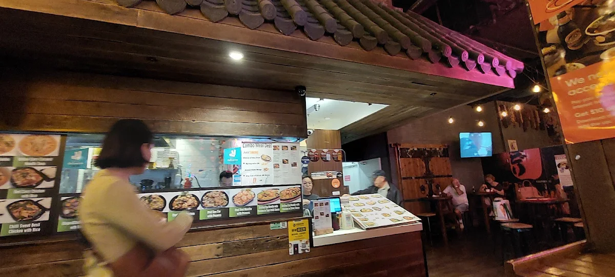 Vibe, Very Thai (8 Street)
