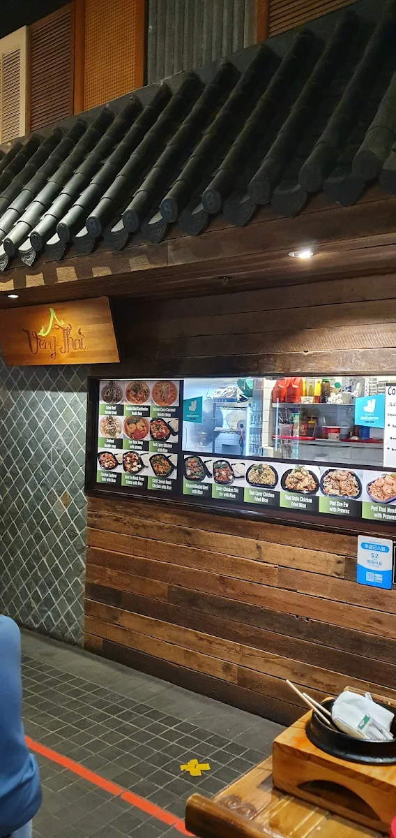 Vibe, Very Thai (8 Street)