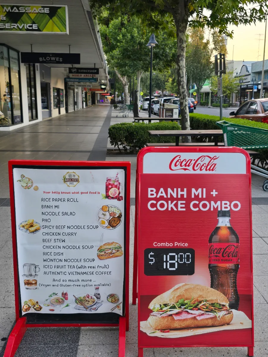 Menu, Roll Viet Café